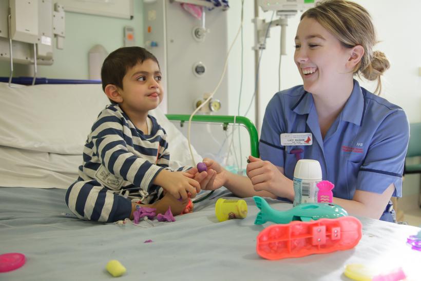 Child and nurse on Bumblebee Ward GOSH